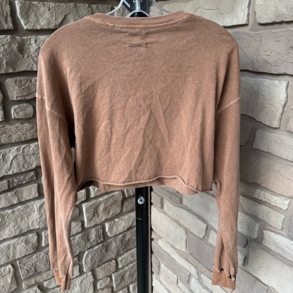 Joah Brown Soho Distressed Sleeve Cropped Long Sleeve Top - Picture 6 of 15